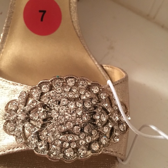 Mark & James Badgley Mischka gold Heels - Picture 2 of 7